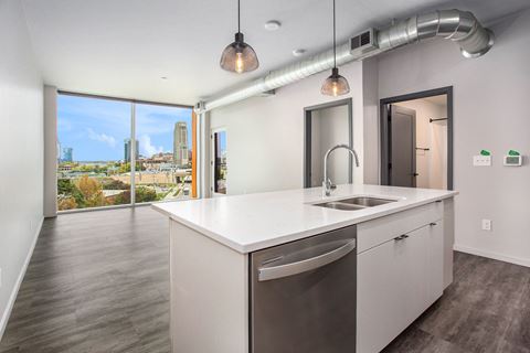 234 Market Apartments In Grand Rapids, MI With Spacious Open Concept Living Areas With Modern Kitchens & Quartz Countertops