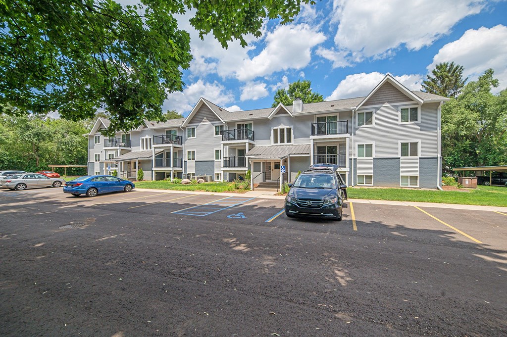 the enclave at homecoming terra vista parking lot