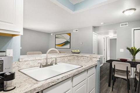 the preserve at ballantyne commons apartment kitchen and dining area