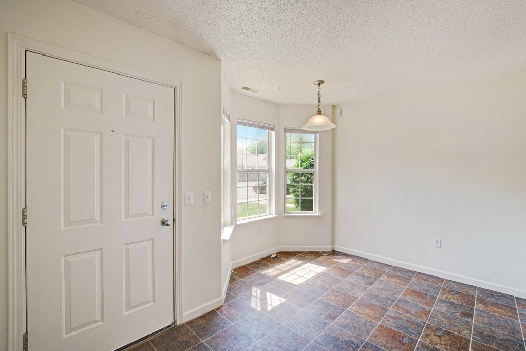 900 west dinging room