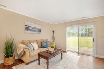 2230 East Castle Drive 2-3 Beds Apartment, Townhouse for Rent - Photo Gallery 3