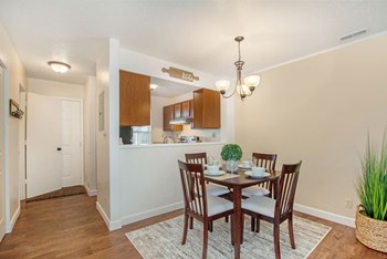 2230 East Castle Drive 2-3 Beds Apartment, Townhouse for Rent - Photo Gallery 5