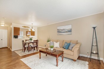 2230 East Castle Drive 2-3 Beds Apartment, Townhouse for Rent - Photo Gallery 2