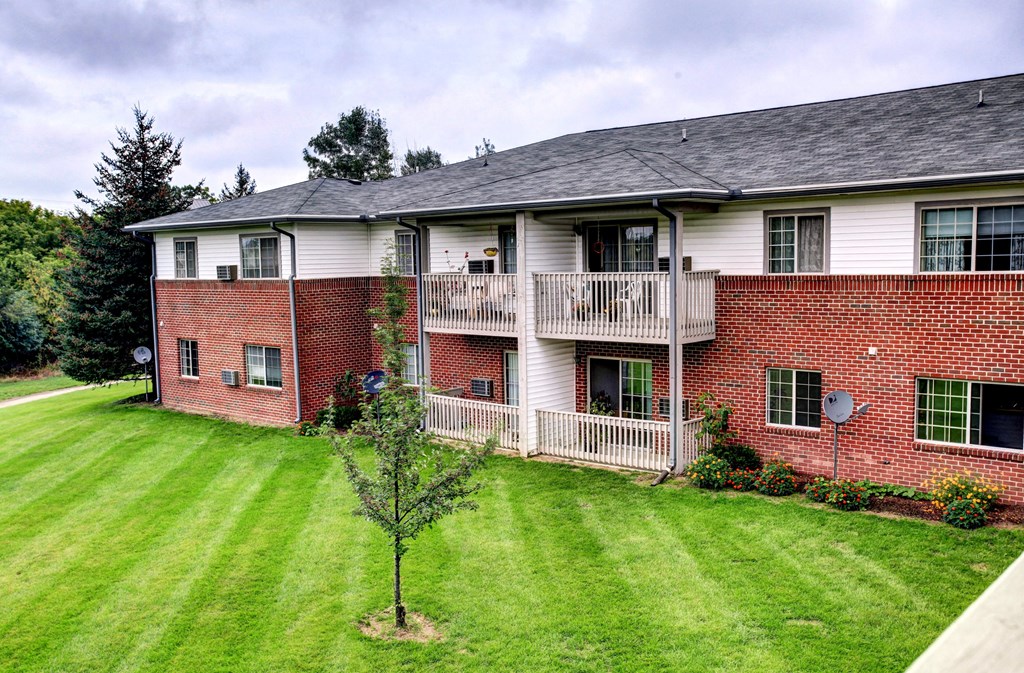 Westminster Meadows - Senior Exterior Building & Lawn