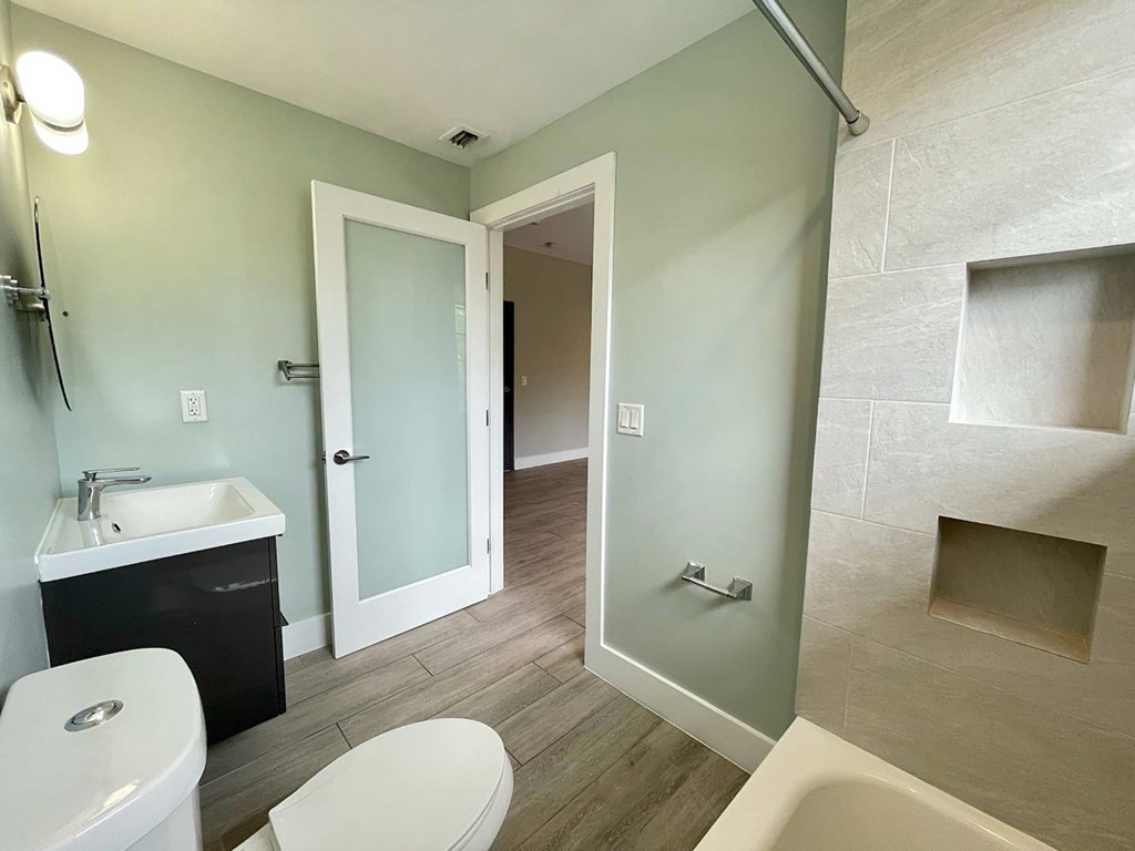 Depot Lenox Bathroom