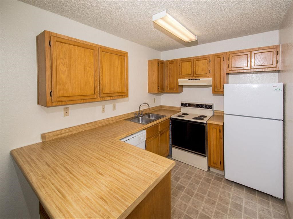 Modern Kitchen With Custom Cabinet at Mountain View Villa Apartments, Cottonwood, AZ, 86326