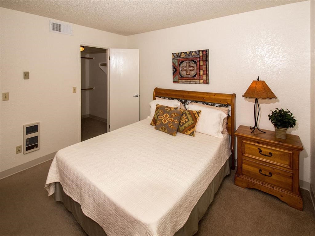 Spacious Bedroom With Closet at Mountain View Villa Apartments, Arizona, 86326