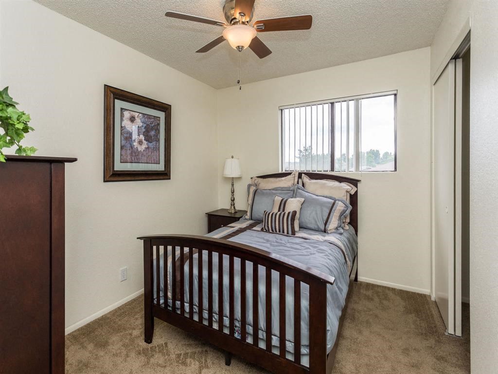 Bedroom With Ceiling Fan at Country Club Meadows Apartments, Flagstaff, AZ, 86004