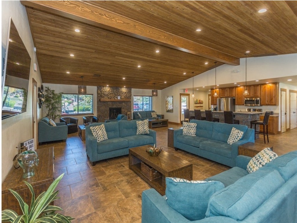 Common Room at Country Club Meadows Apartments, Flagstaff