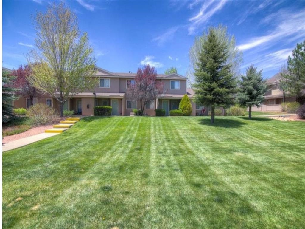 Lush Green Outdoor Spaces at Country Club Terrace Apartments, Arizona, 86004
