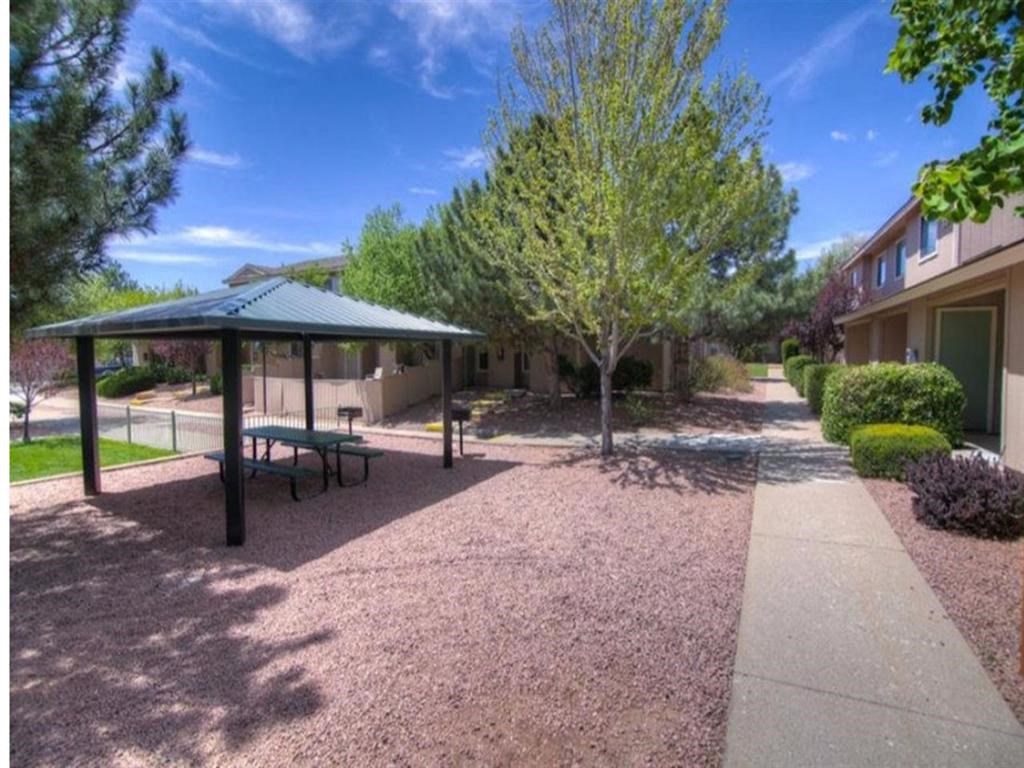 Picnic Area at Country Club Terrace Apartments, Flagstaff, AZ, 86004