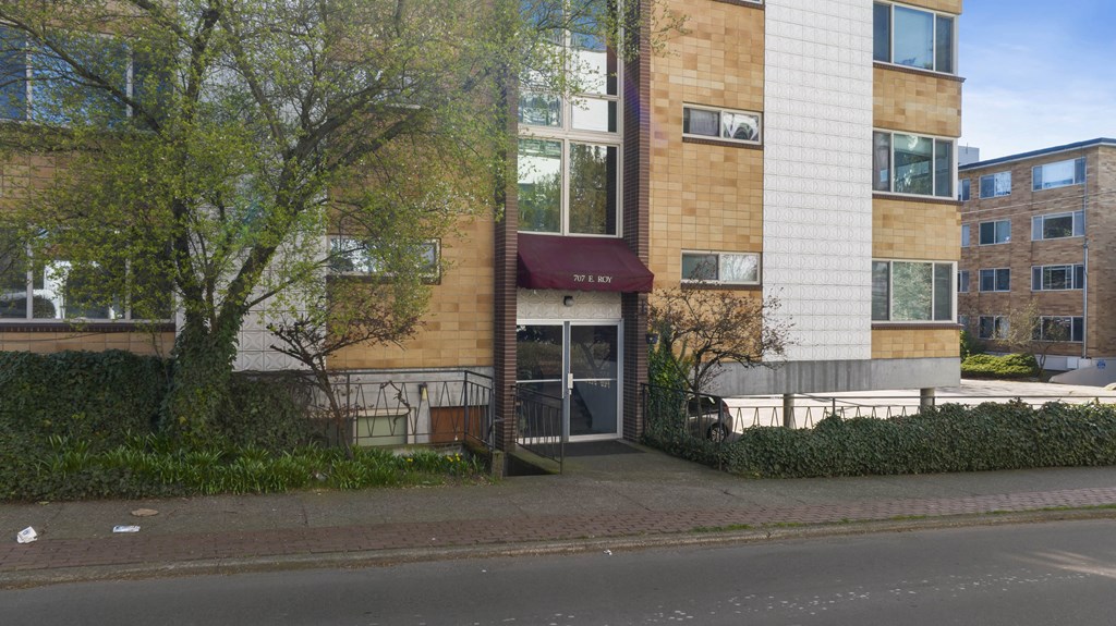 the building in which the apartment is located