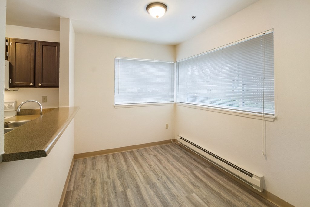 the preserve at ballantyne commons apartment living room and kitchen