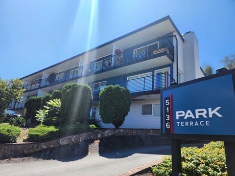 A building with a sign that says