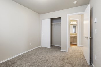 3 Bedroom Townhome - Photo Gallery 15