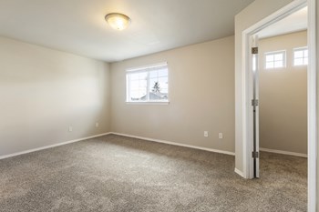 3 Bedroom Townhome - Photo Gallery 9