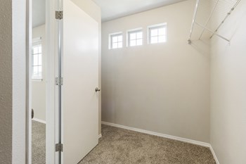 3 Bedroom Townhome - Photo Gallery 10