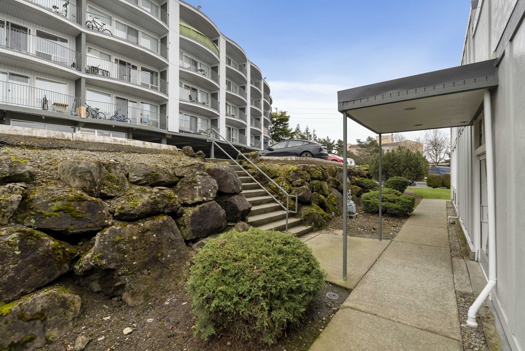 the building in which the hotel is located