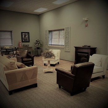 700 Justine Court 1-2 Beds Apartment for Rent - Photo Gallery 3