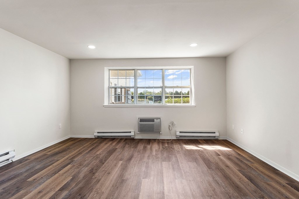 Wooden flooring living room at Oakwood Manor, New York, 11706
