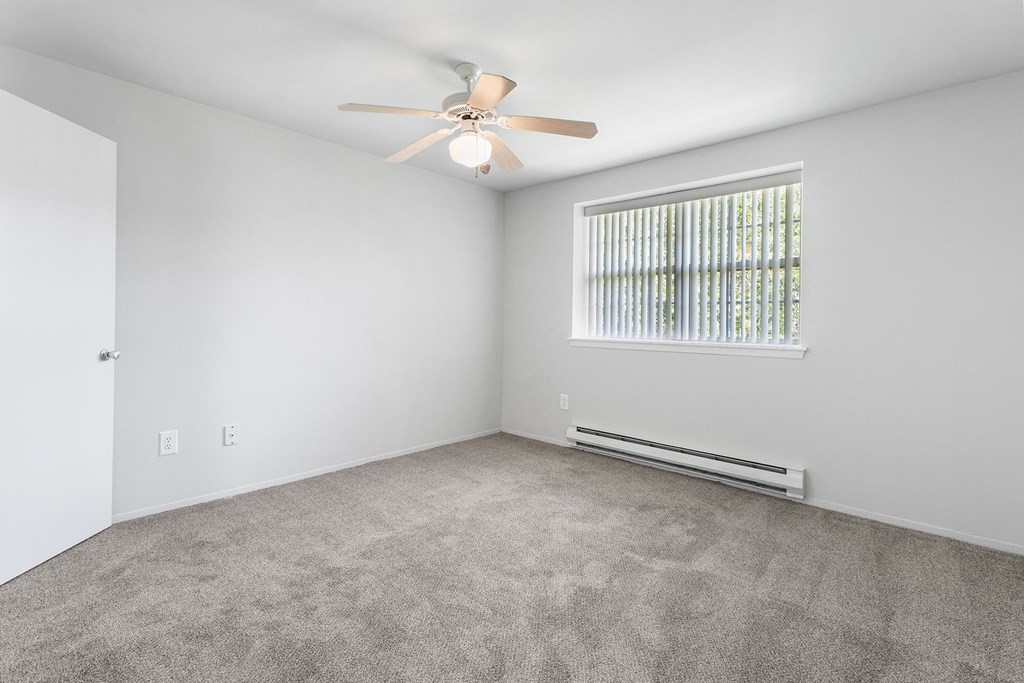 Bedroom with window at Oakwood Manor, New York