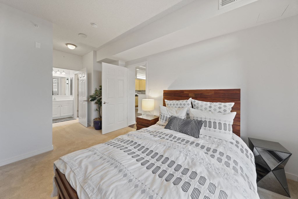 Master Bed With Spacious Closet and Bath at Wentworth House, North Bethesda