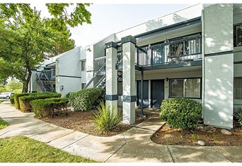 555 N 7th Street Studio-2 Beds Apartment for Rent - Photo Gallery 4