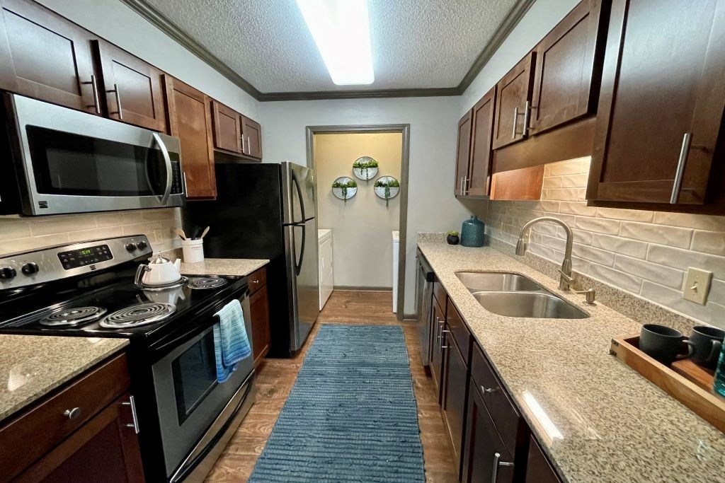 Signature Style Kitchen at Cambridge Station Apartment Homes, MS, 38655