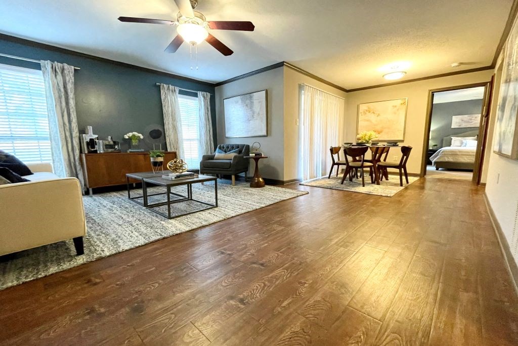 Living Room Dining Area at Cambridge Station Apartment Homes, Oxford, MS