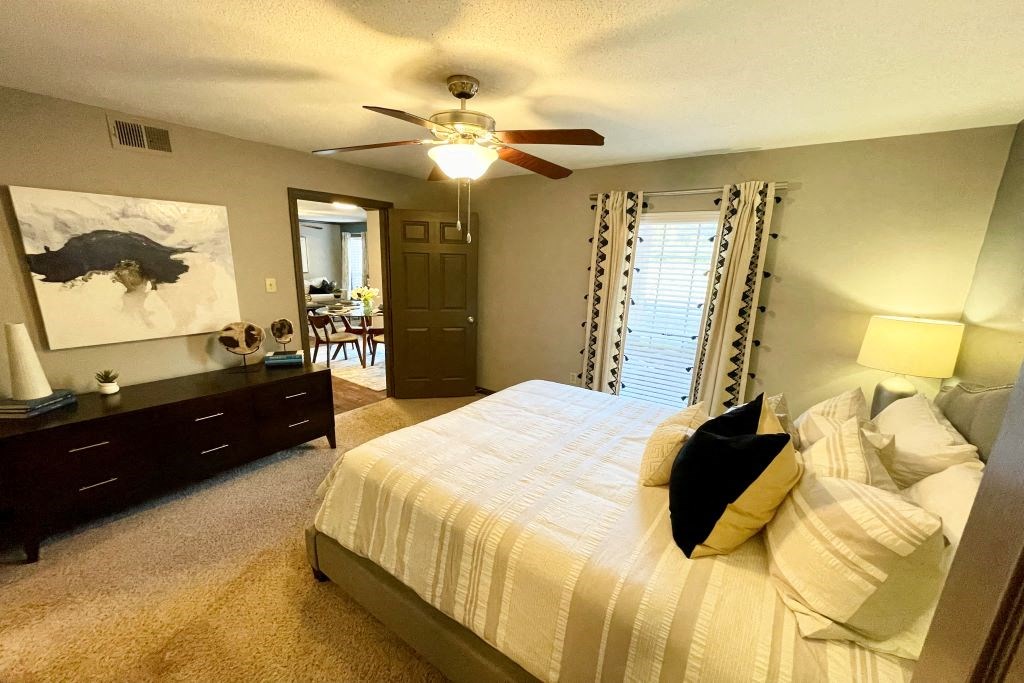 Master Bedroom at Cambridge Station Apartment Homes, Oxford, MS, 38655