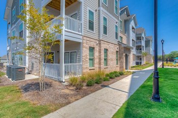Building Exterior Building Exterior at The Waverly Place Apartment Homes, Texas - Photo Gallery 3