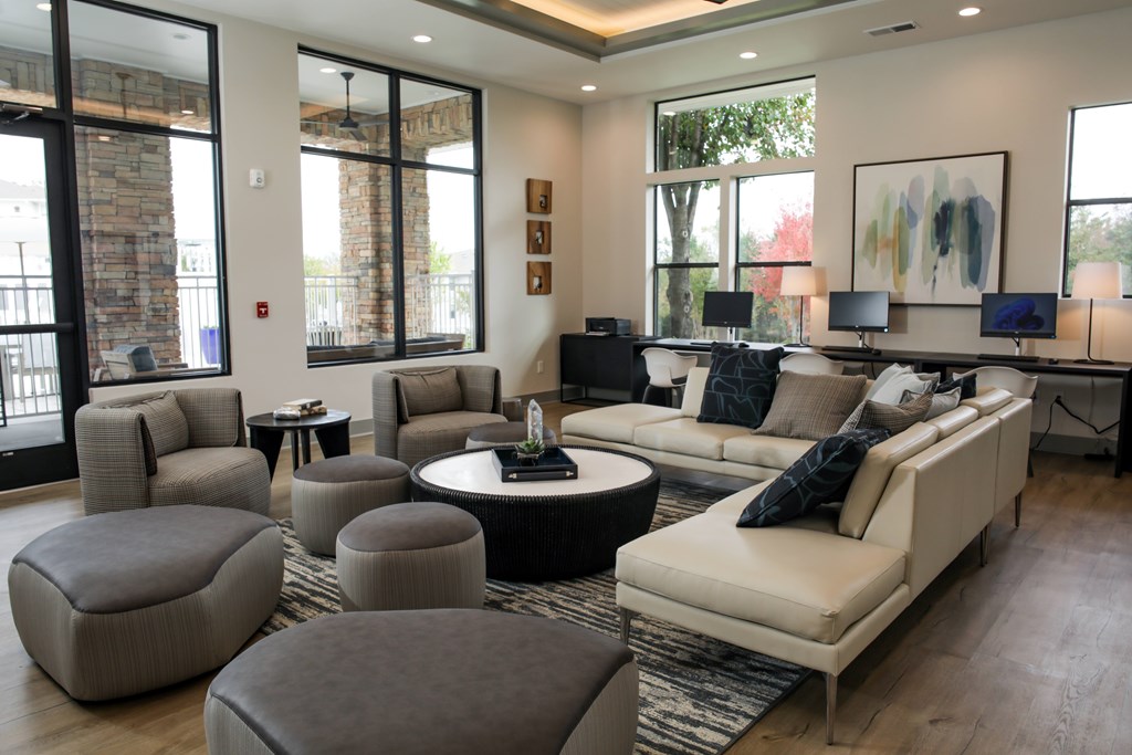 Lounge Area at The Azul Apartment Homes, Oxford, 38655