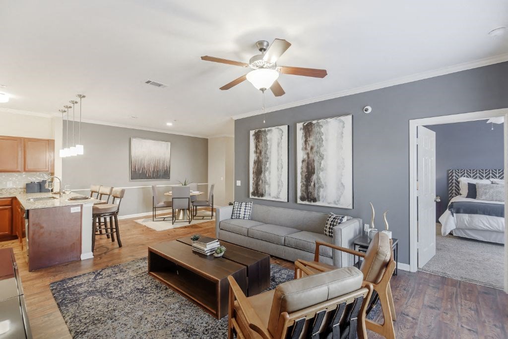 Open Living Room Floor Plan at Cumberland Place Apartment Homes, Tyler, TX