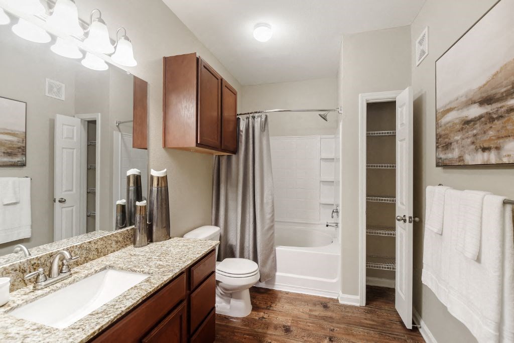 Luxury Bathroom at Cumberland Place Apartment Homes, Tyler, TX, 75703