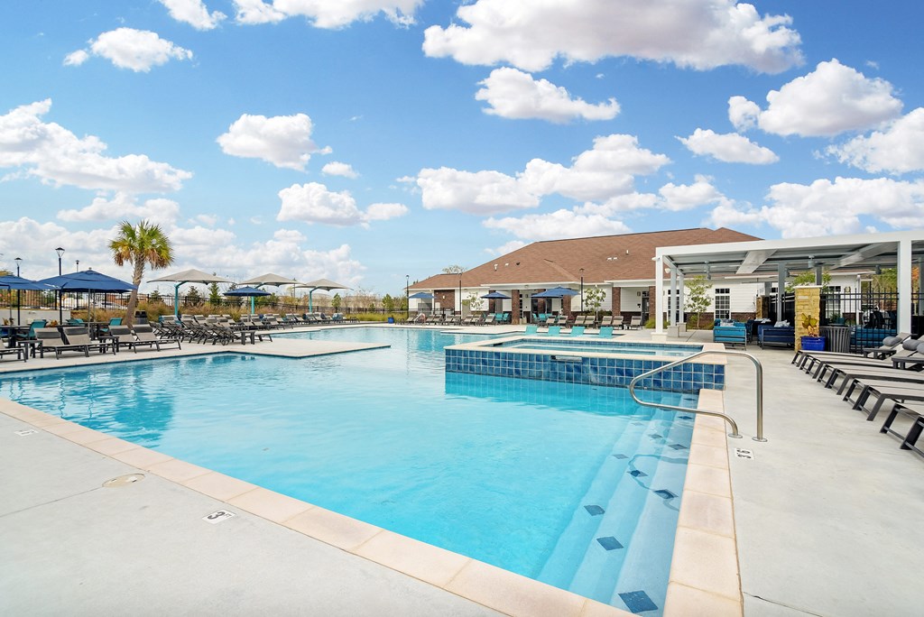 Pool Area at The Met Apartment Homes, Hattiesburg, 35402