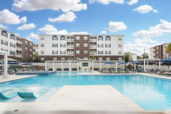 Pool at The Met Apartment Homes, Hattiesburg, MS