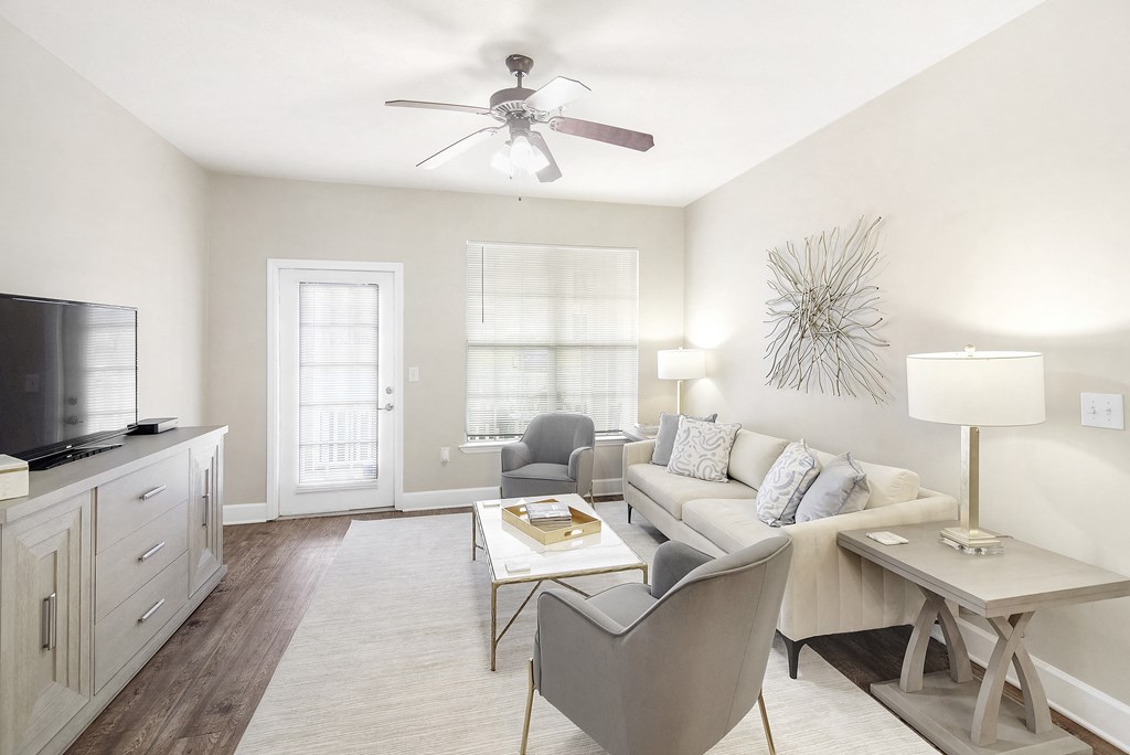 Spacious Living Room at Highlands Apartment Homes, Bartlett, TN, 38135