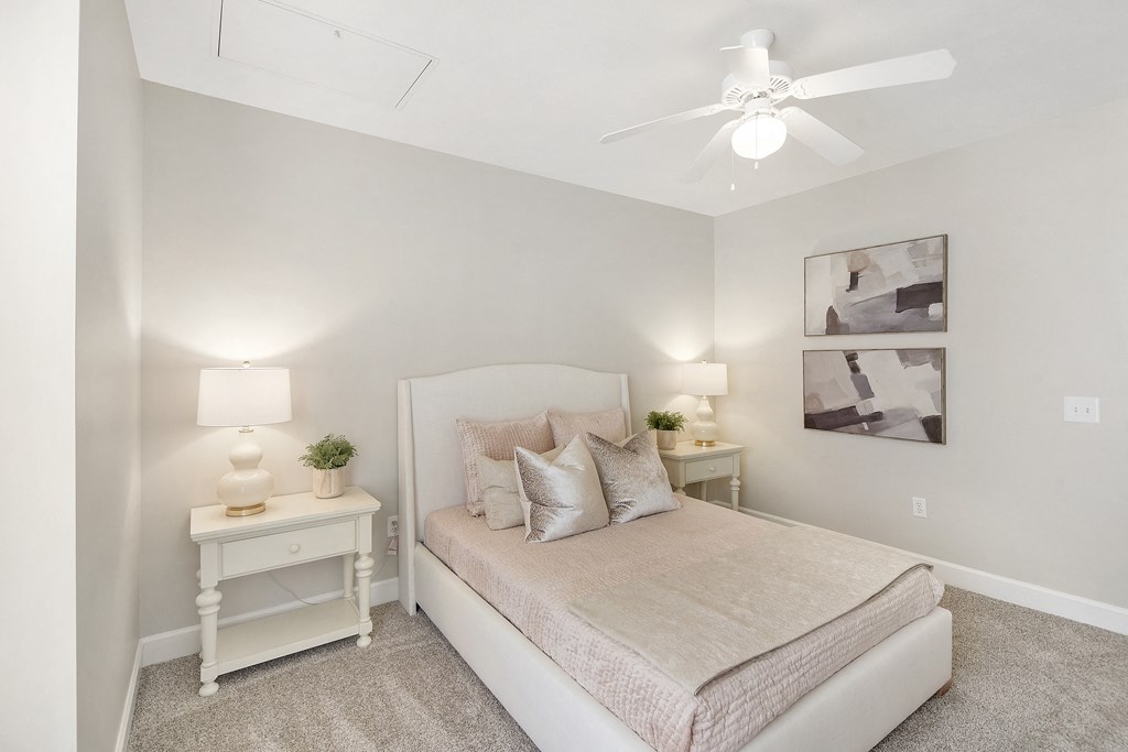 Comfortable Bedroom with a bed and a ceiling fan at Highlands Apartment Homes, Tennessee , 38135
