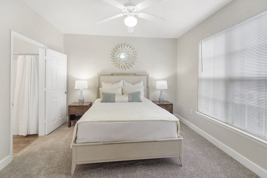 Bedroom with wide windows at Highlands Apartment Homes, Bartlett, TN, Tennessee