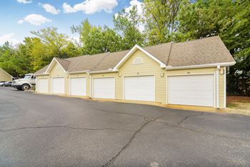 Garages at Highlands Apartment Homes, Bartlett, TN