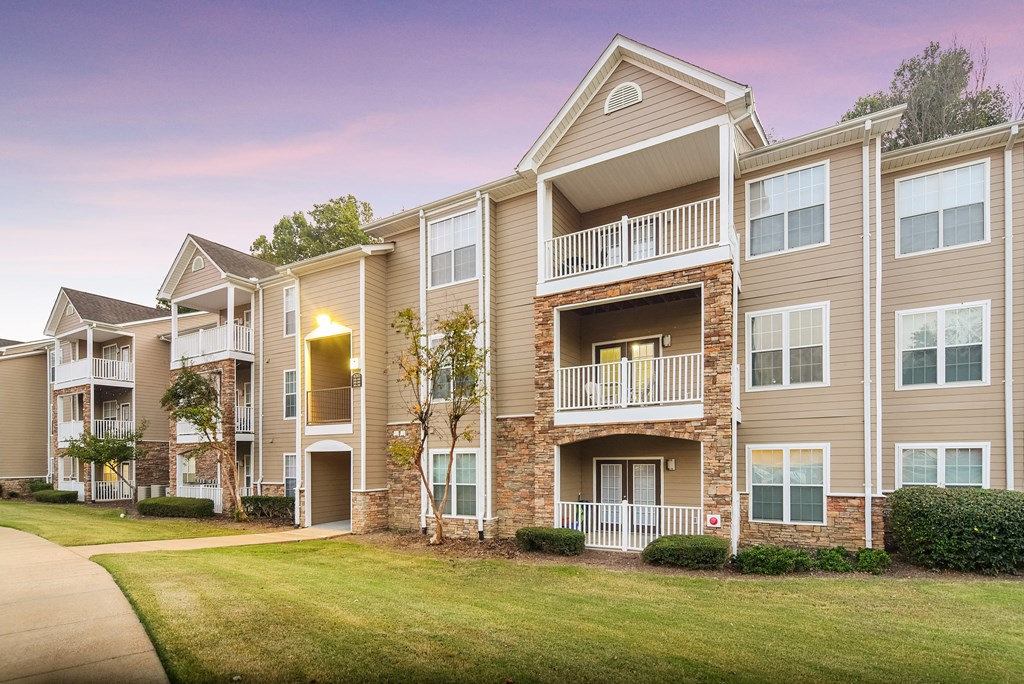 Outlook of a building at dusk with green grass at Highlands Apartment Homes, Bartlett, TN, Tennessee , 38135
