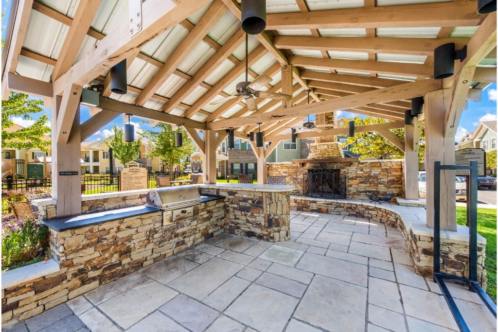 Large Outdoor Gazebo at Kingston Crossing Apartment Homes, Bossier City, 71111