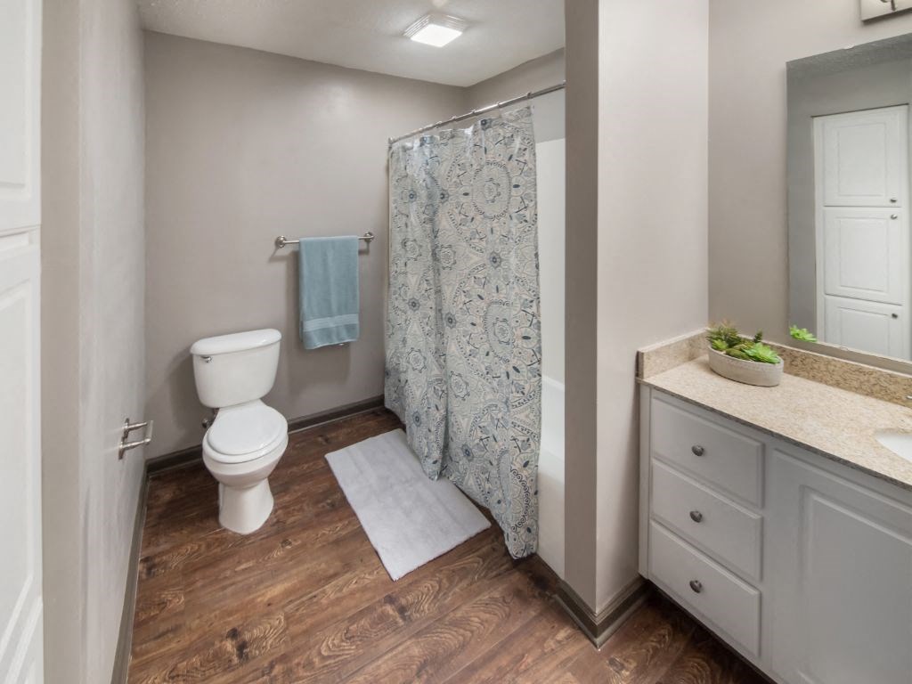 Classic Style Bathroom Accessories at Cambridge Station Apartment Homes, Oxford, MS