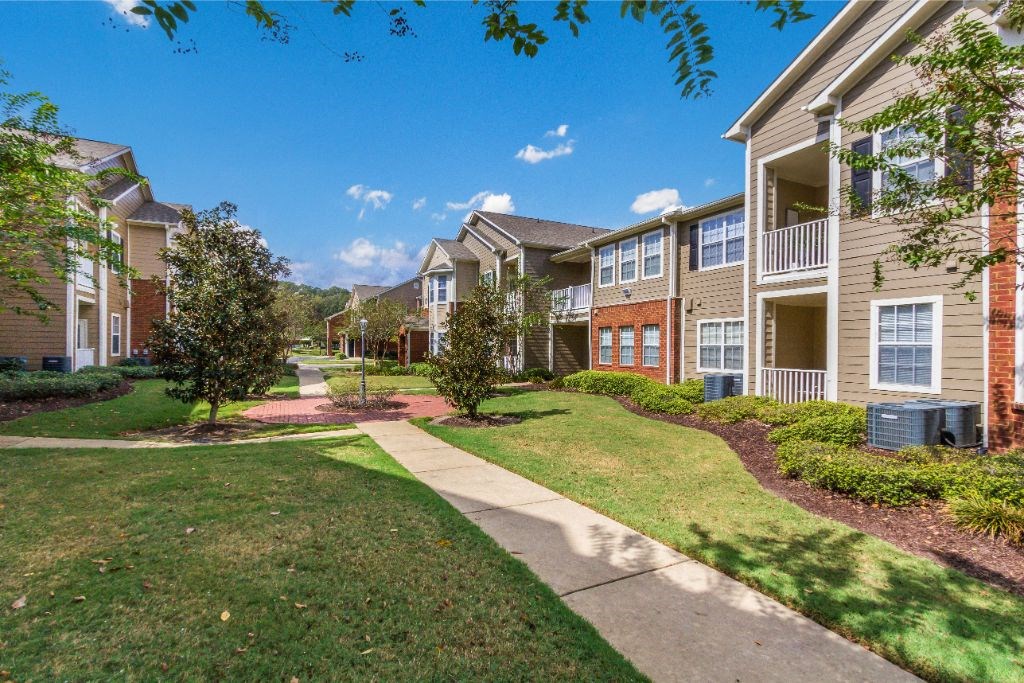 Outdoor Path at Carlton Park Apartment Homes, 39232