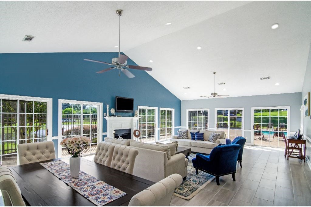 Grand Clubhouse Living Room at Laurelwood Apartment Homes, Laurel, Mississippi, 39440