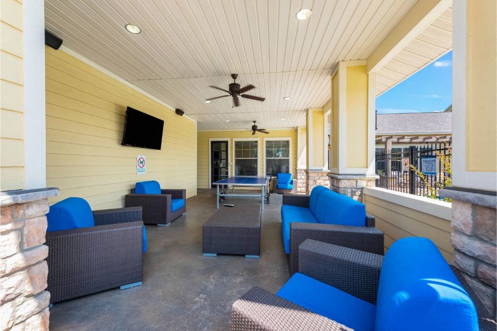 Outdoor Clubhouse Area at Wellington Grande Apartment Homes, Longview, Texas, 75605