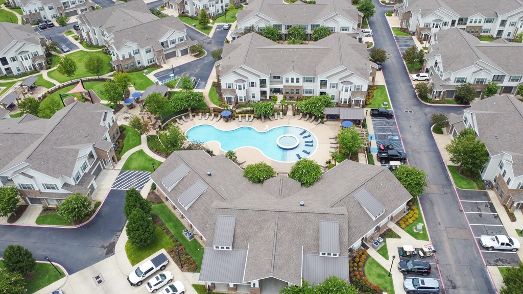 an aerial view of a community swimming pool surrounded by houses at Kingston Crossing Apartment Homes, Bossier City, 71111