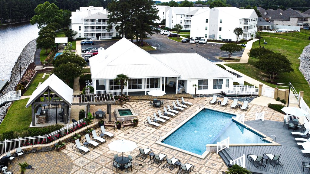 Aerial view of pool at Lakeshore Pointe Apartment Homes, Brandon, 39047
