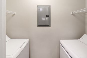 a washer and dryer in a laundry room at Bridgewater Apartment Homes, Mississippi 39047