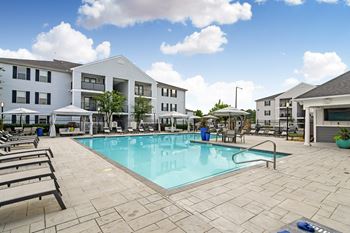 Community pool at Avalon Apartment Homes in MS 39759
